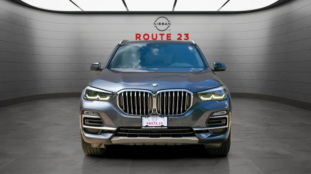 Used 2019 Gray BMW xDrive40i image 2