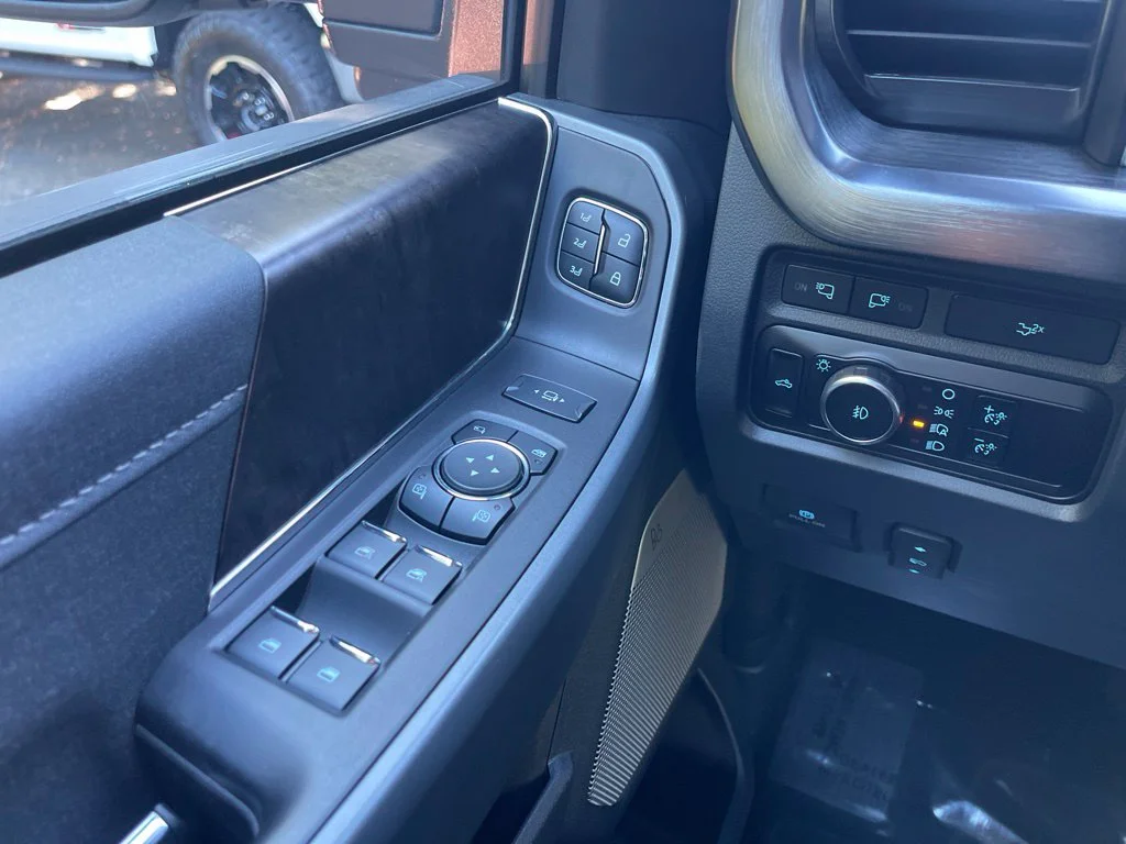 Used 2023 Agate Black Metallic Ford Lariat image 26