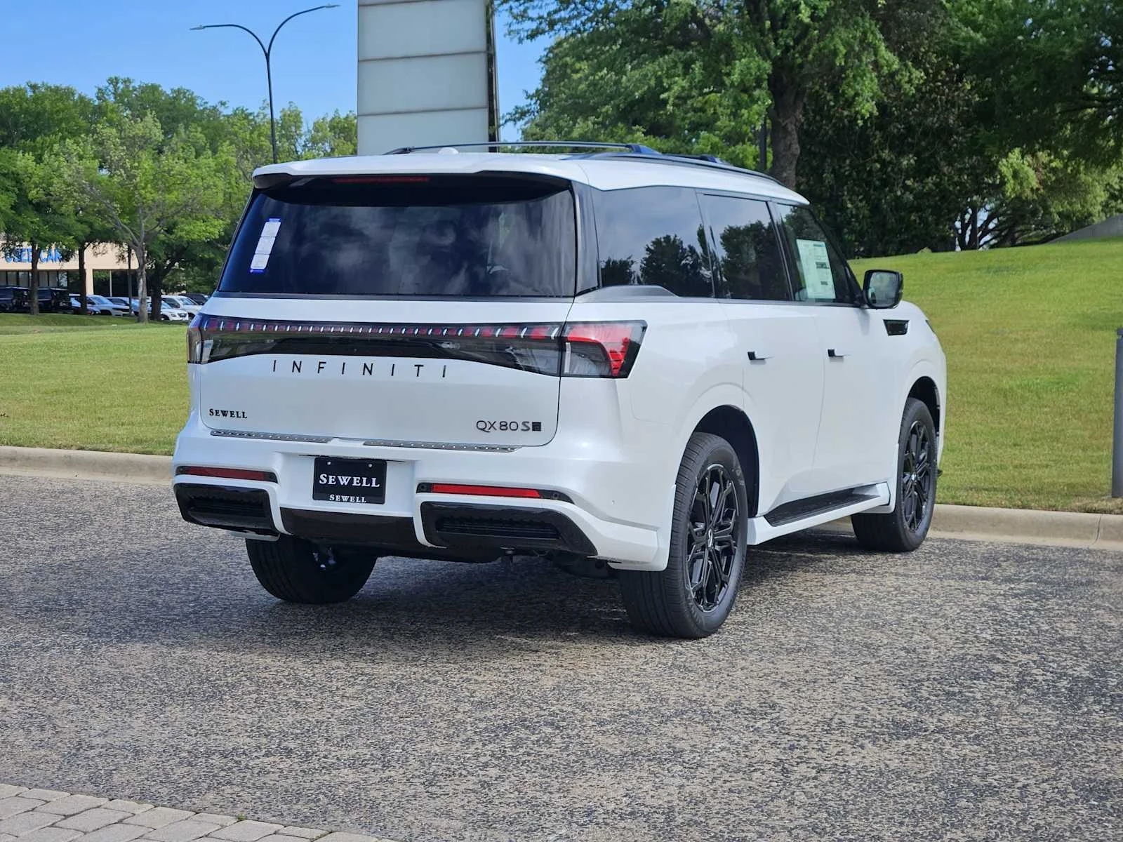 New 2026 RADIANT WHITE INFINITI Sport 4WD image 4