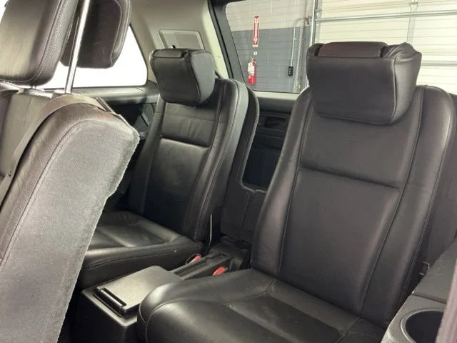 Used 2005 Silver Volvo 2.5T image 24