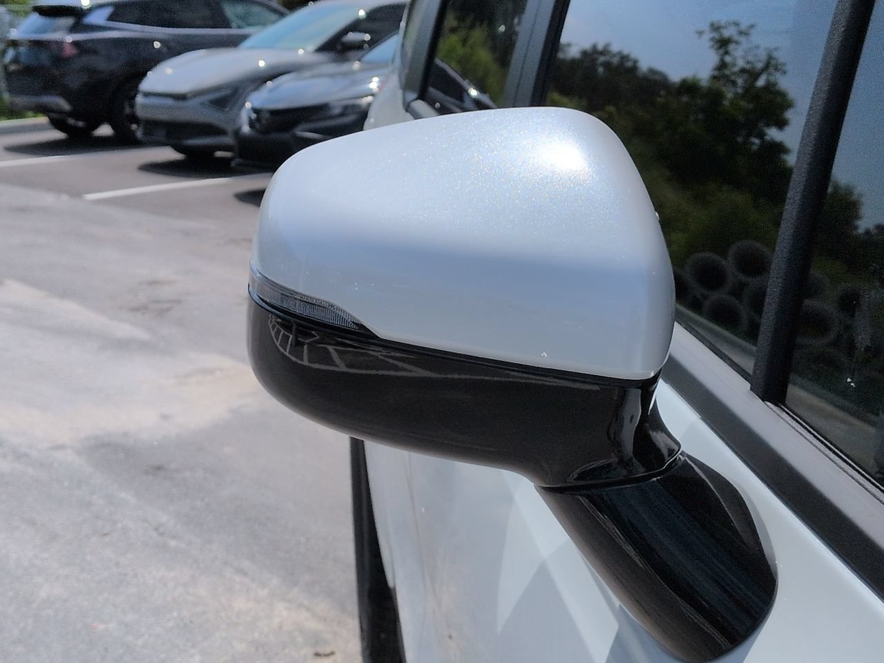 New 2027 Snow White Pearl Kia LX image 12