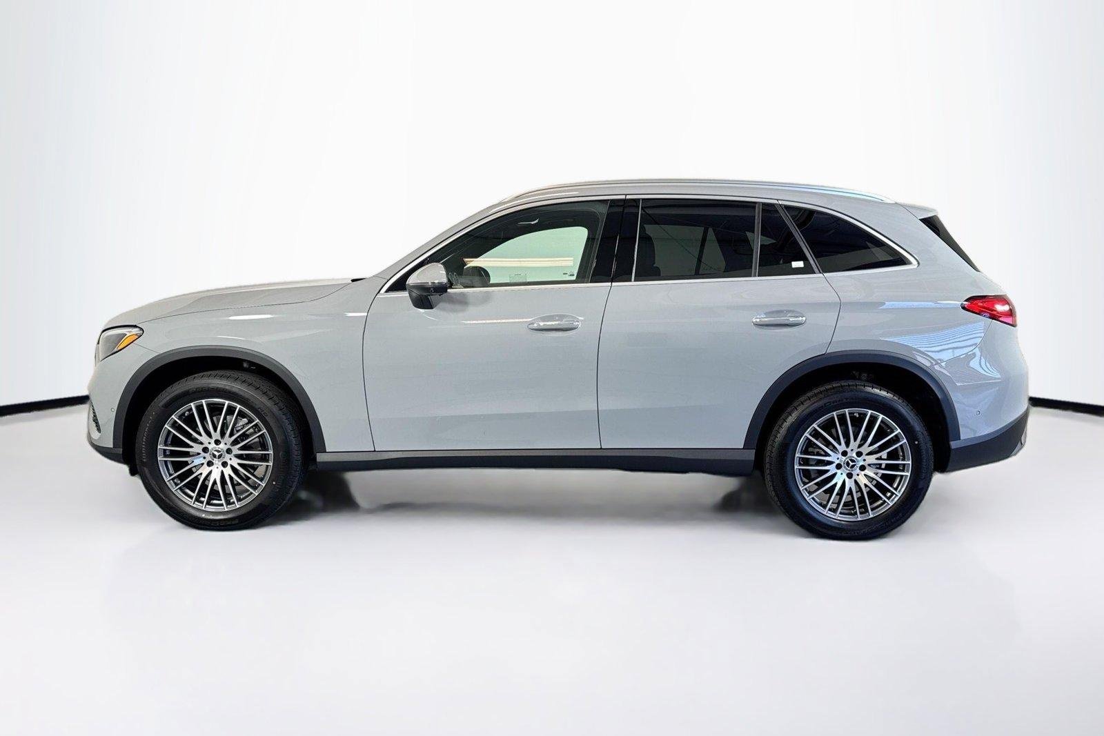 New 2026 Manufaktur Alpine Grey Mercedes-Benz GLC 300 image 8