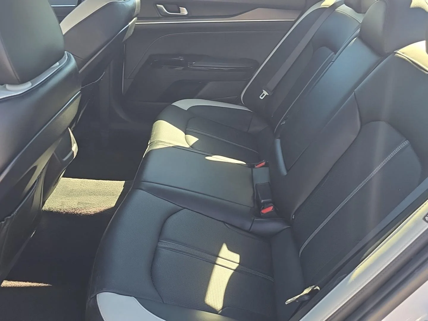 Used 2025 Snow White Pearl Kia GT-Line image 20