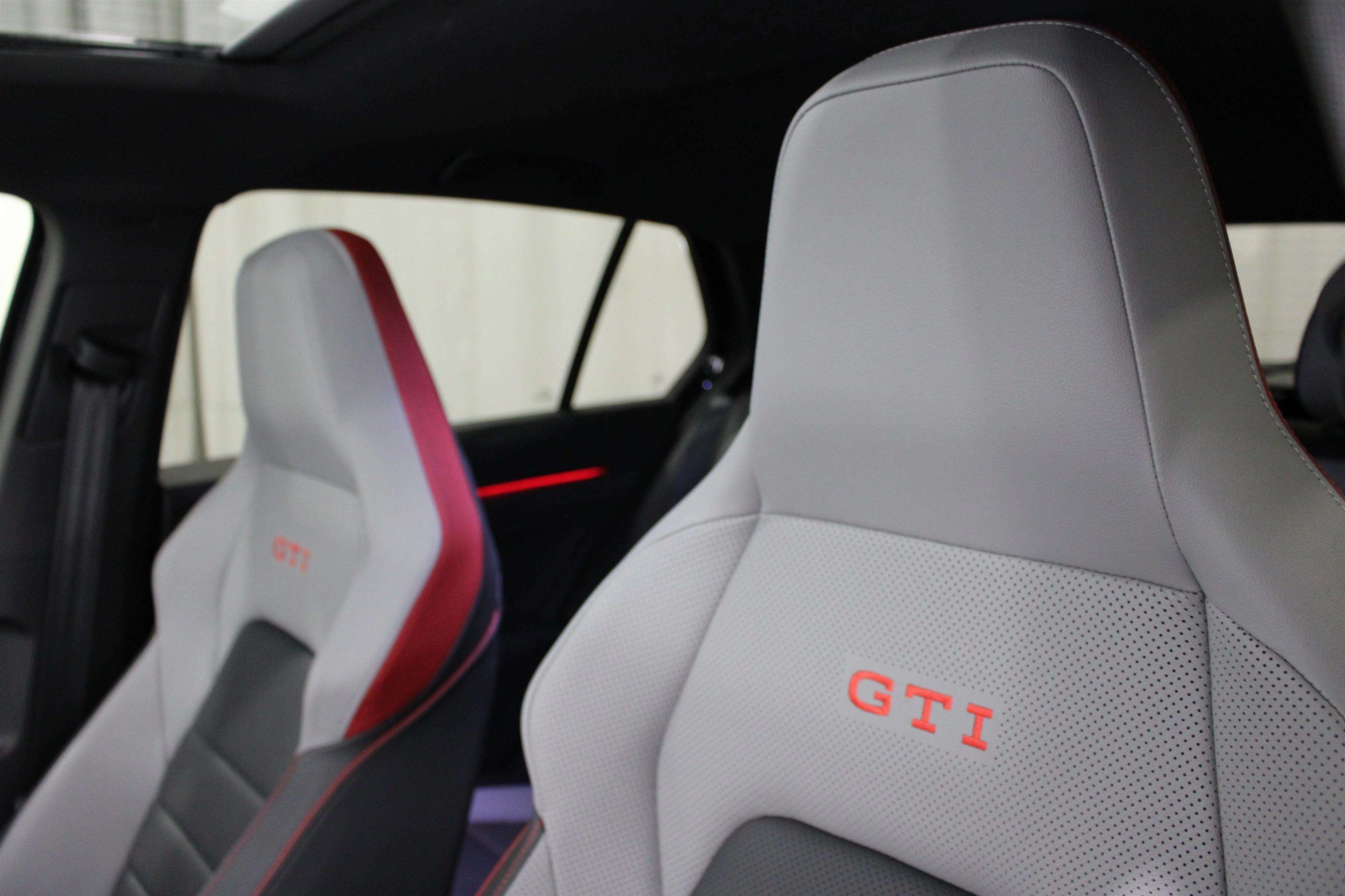 2025 Volkswagen Golf GTI SE - Photo 4