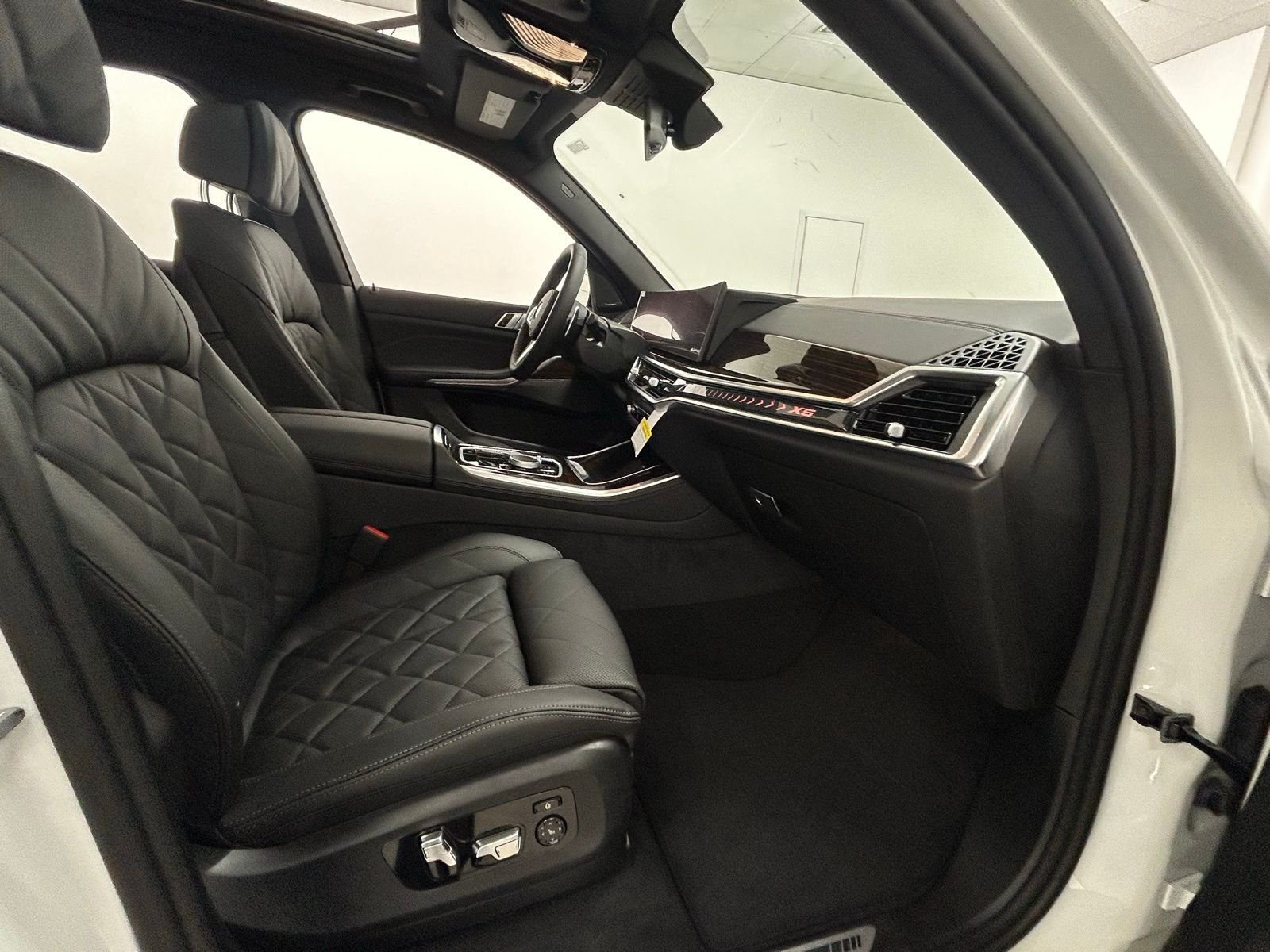 New 2026 Alpine White BMW xDrive40i image 73