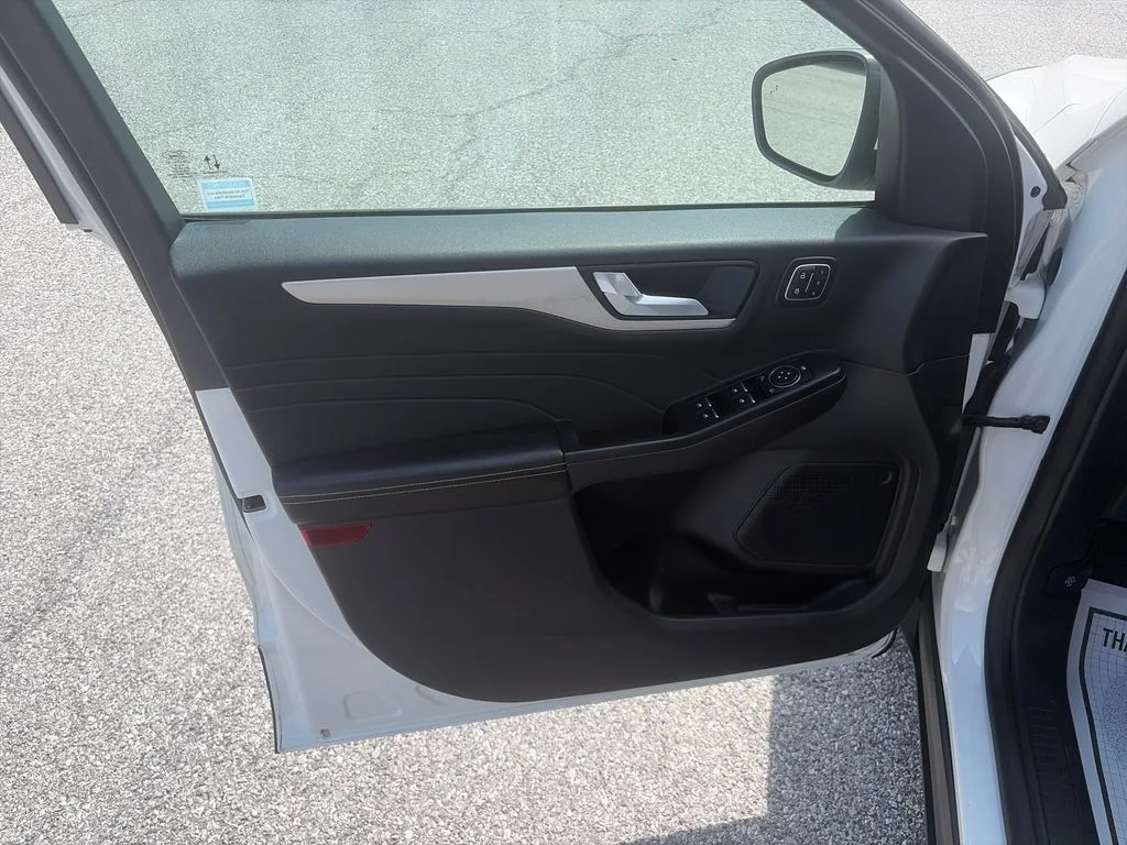 Used 2022 White Ford SEL image 11