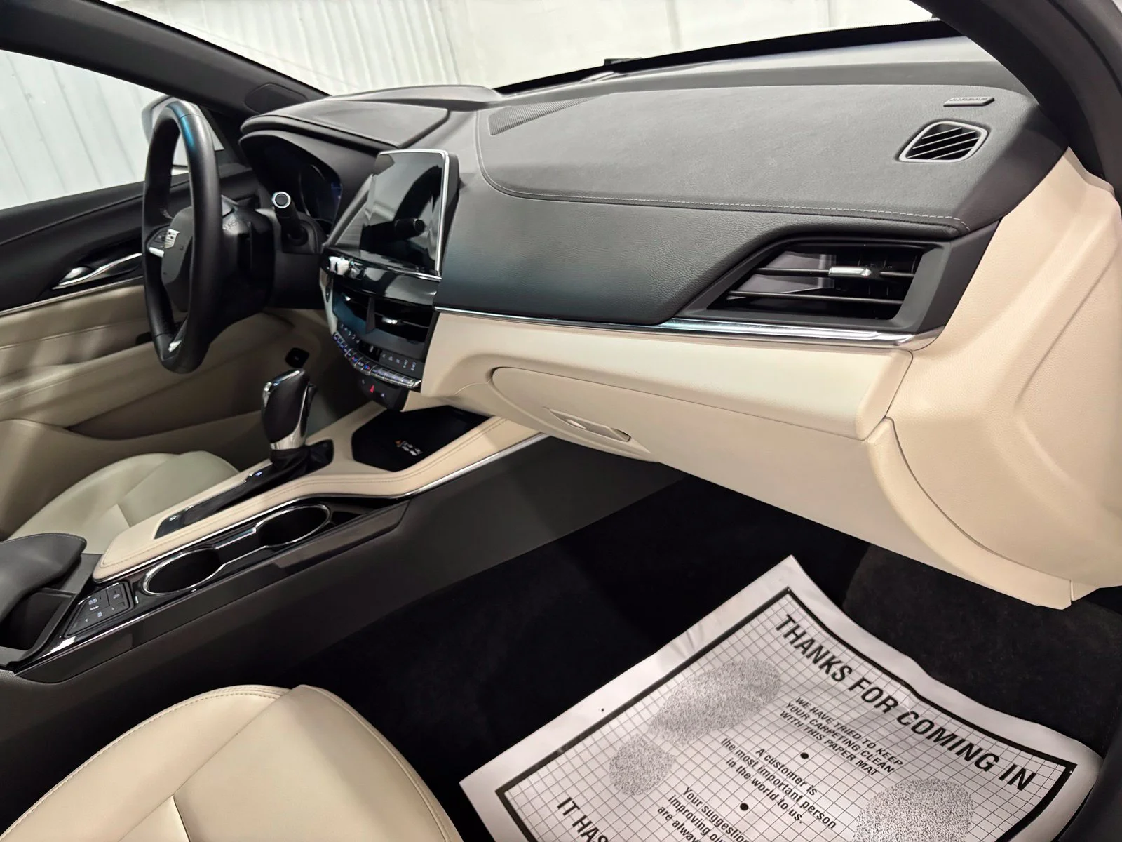 Used 2024 White Cadillac Luxury image 16