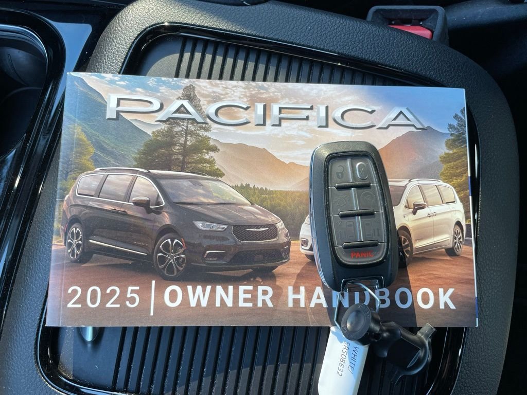 Used 2025 White Chrysler Limited image 46