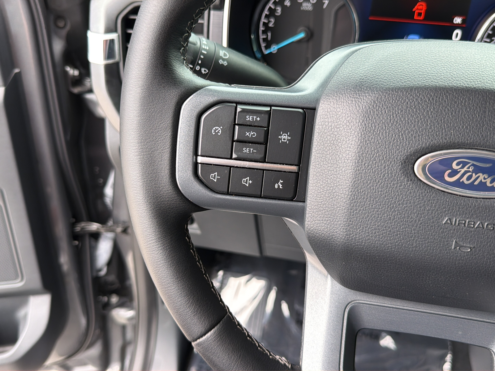 Used 2023 Gray Metallic Ford XLT image 17