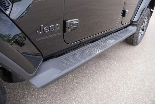 New 2027 Black Jeep Sahara image 10
