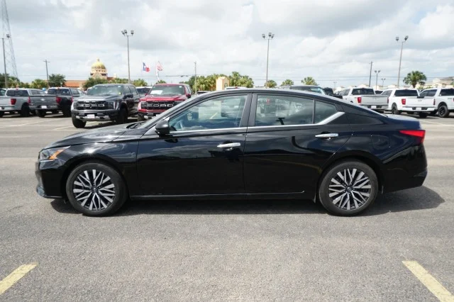 Used 2025 BLACK Nissan SV image 9