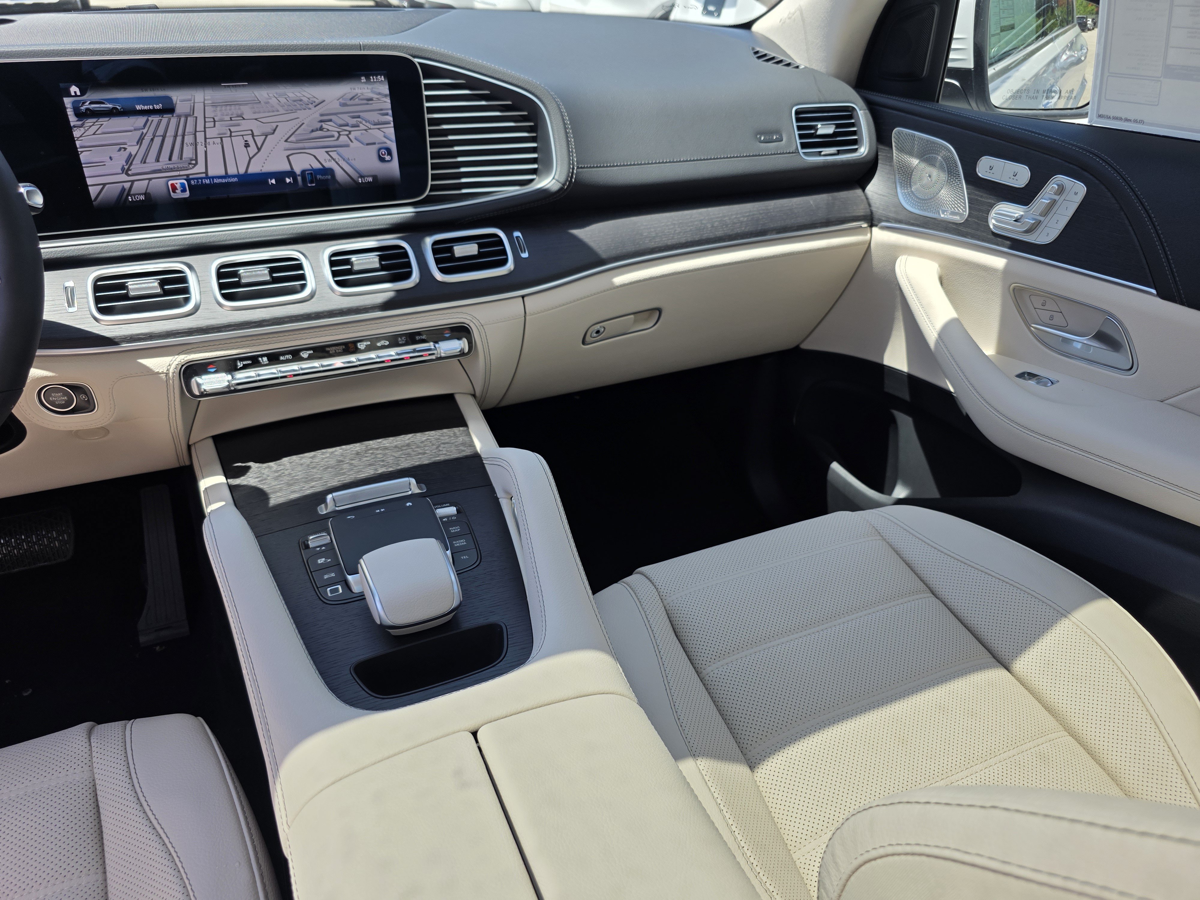 New 2026 MANUFAKTUR Moonlight White Metallic Mercedes-Benz GLE 350 image 37
