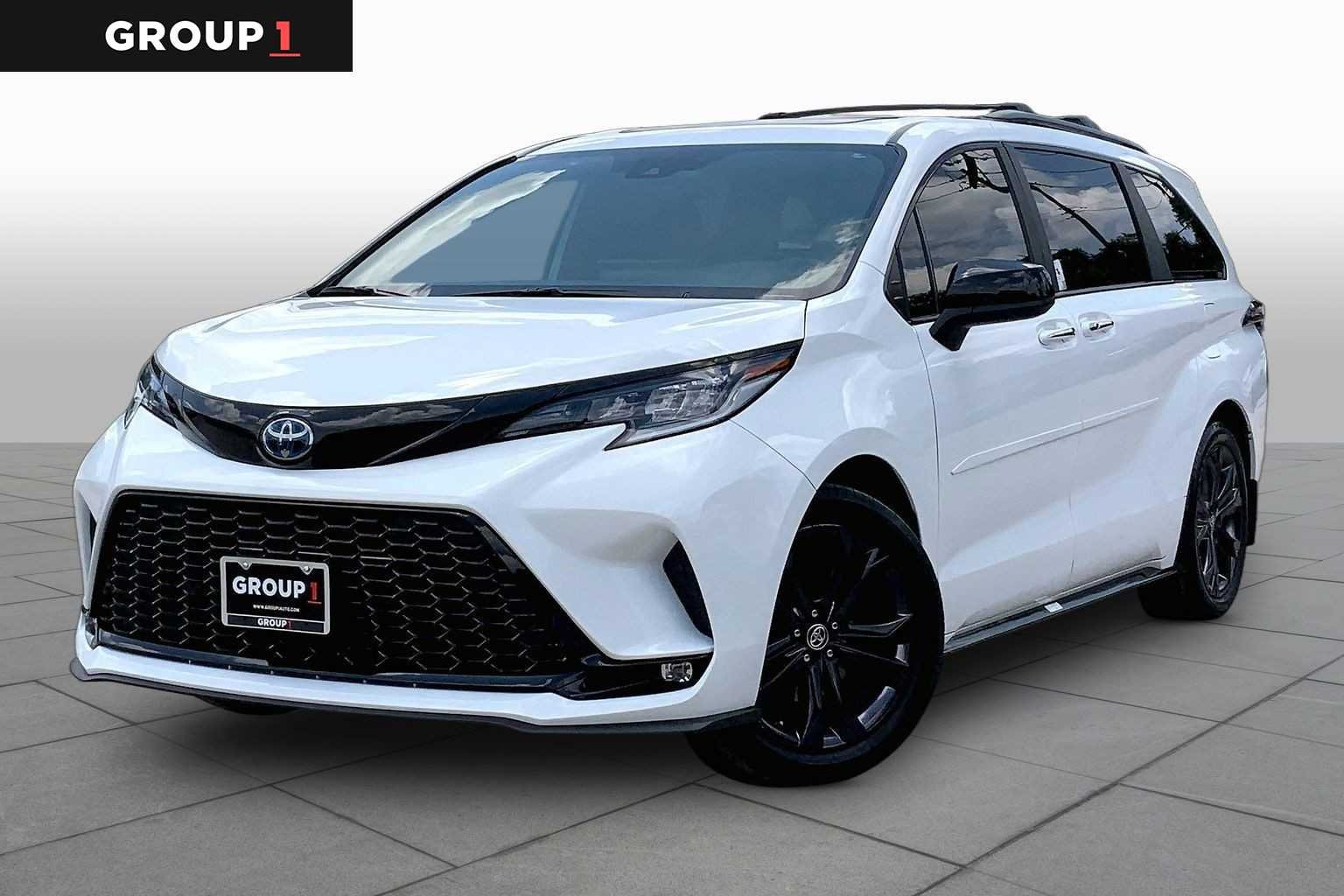 2025 Toyota Sienna XSE 7-Passenger Hybrid FWD's photo
