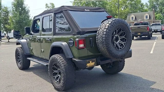 Used 2021 Green Jeep Sport Altitude 4x4 image 8