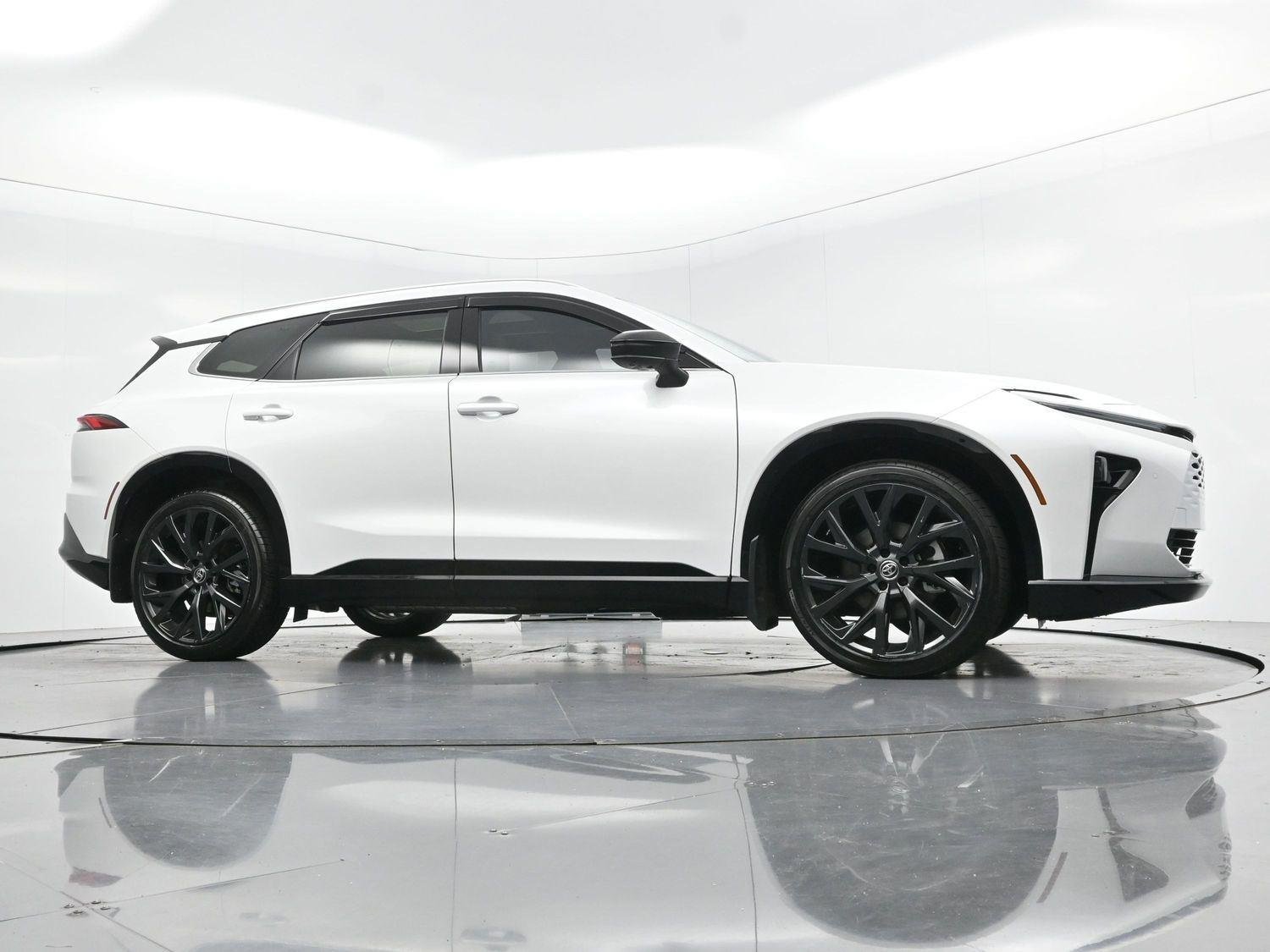 Used 2025  Toyota XLE image 44