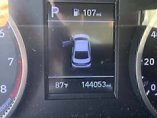 Used 2020 Red Hyundai SE image 15