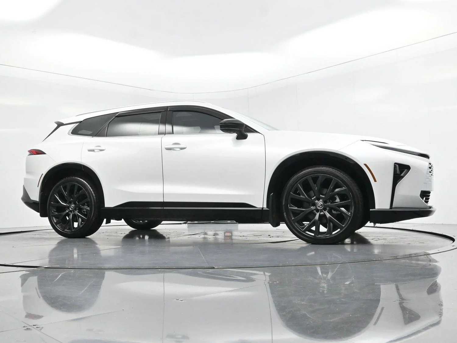 Used 2025  Toyota XLE image 44