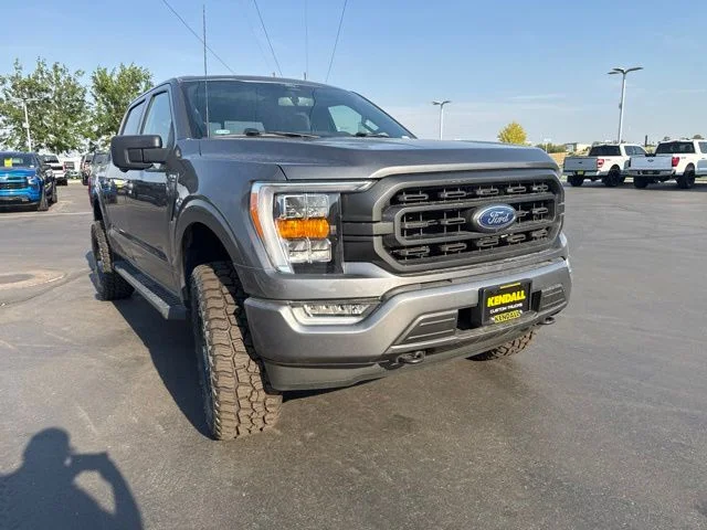 Used 2022 Gray Ford XLT image 3