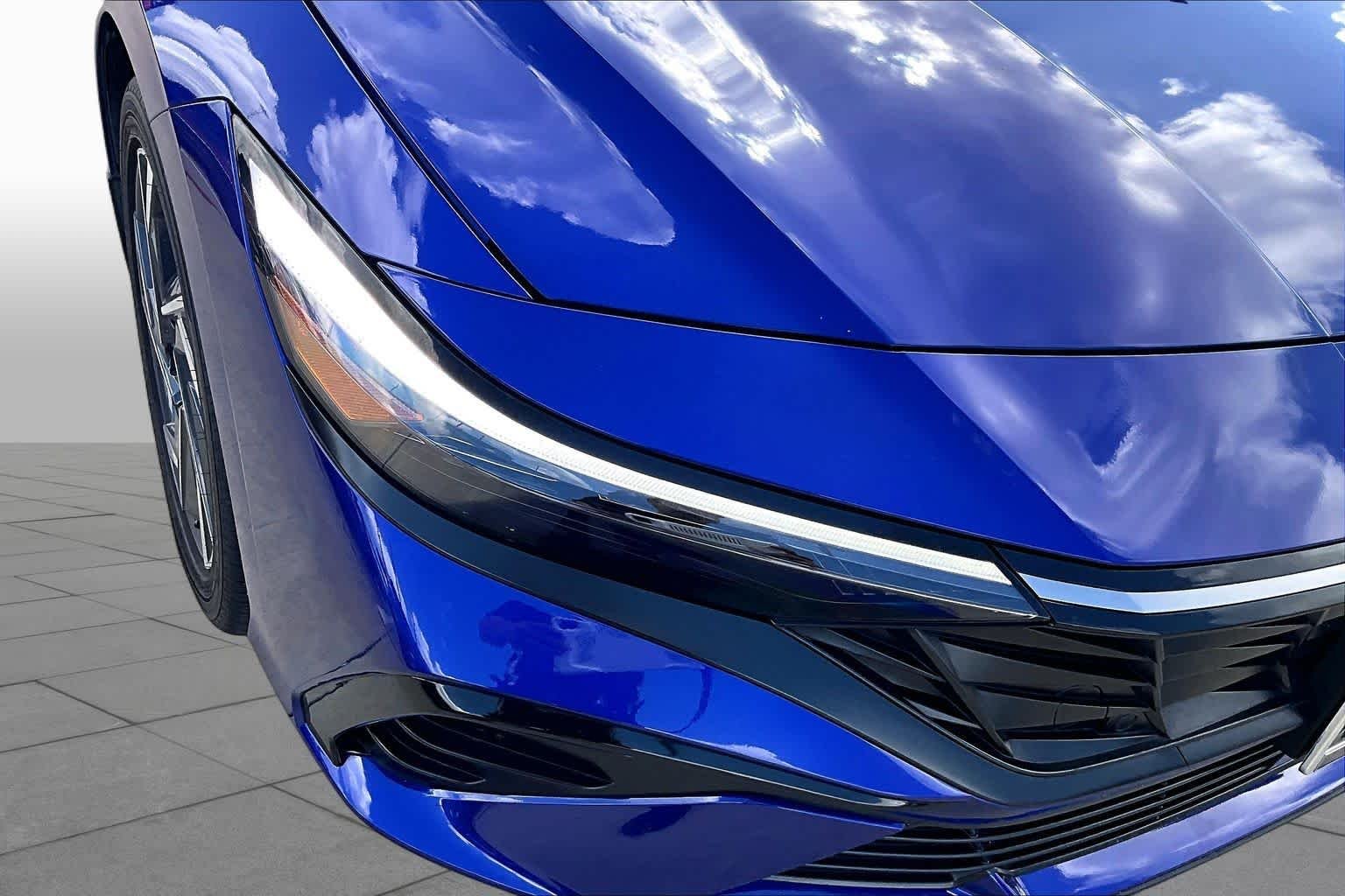 2025 Hyundai Elantra Limited - Photo 26