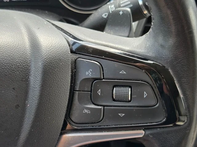 Used 2024 White Buick Essence image 19