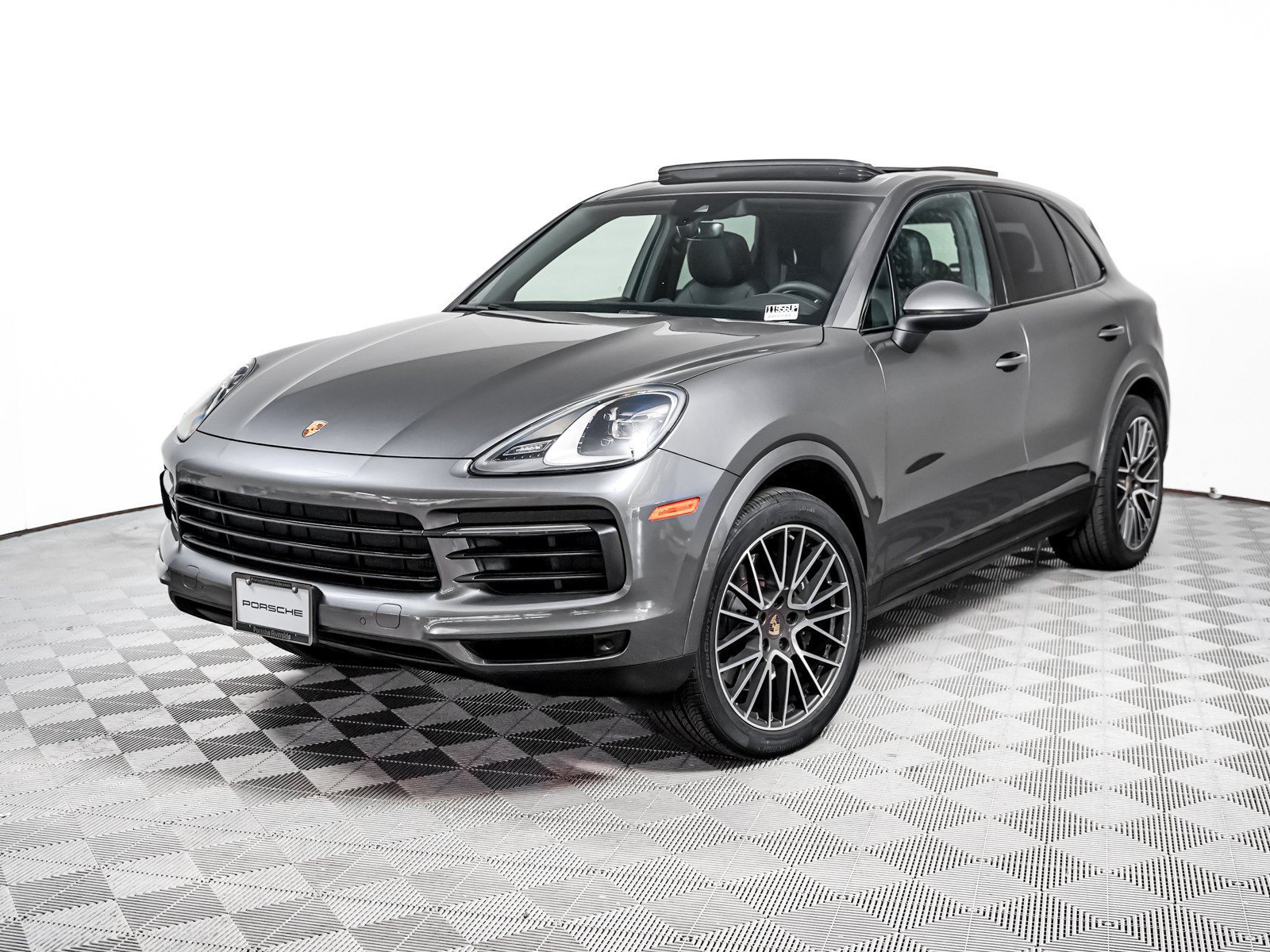2023 Porsche Cayenne Platinum Edition's photo