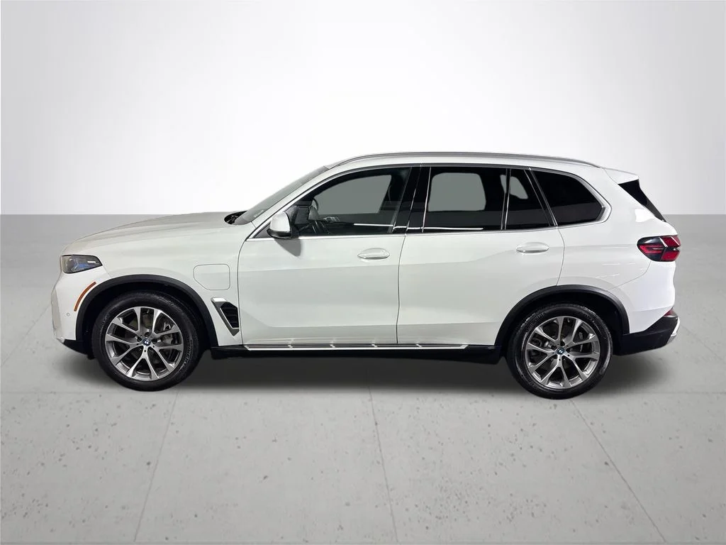 Used 2025 White BMW xDrive50e image 9
