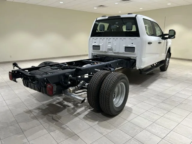 New 2026 Oxford White Ford F-350® XL image 5