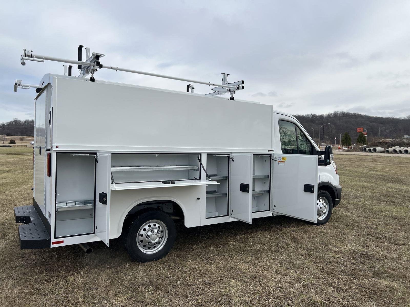Used 2024 Oxford White Ford T350 AWD SRW image 10