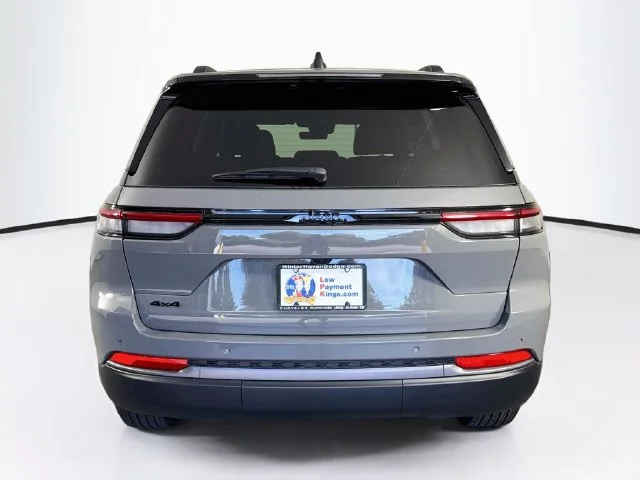 New 2027 Sting-Gray Clearcoat Jeep Altitude image 6