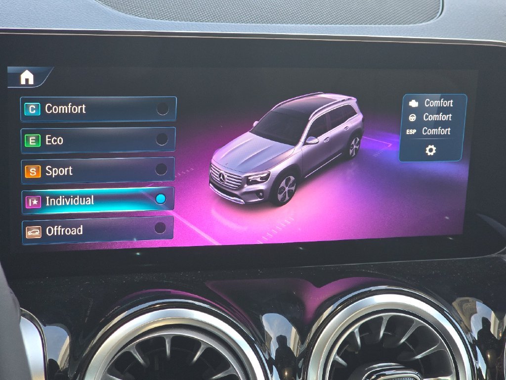 New 2026 Night Black Mercedes-Benz GLB 250 image 19