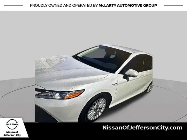 Used 2020 Beige Toyota XLE image 1