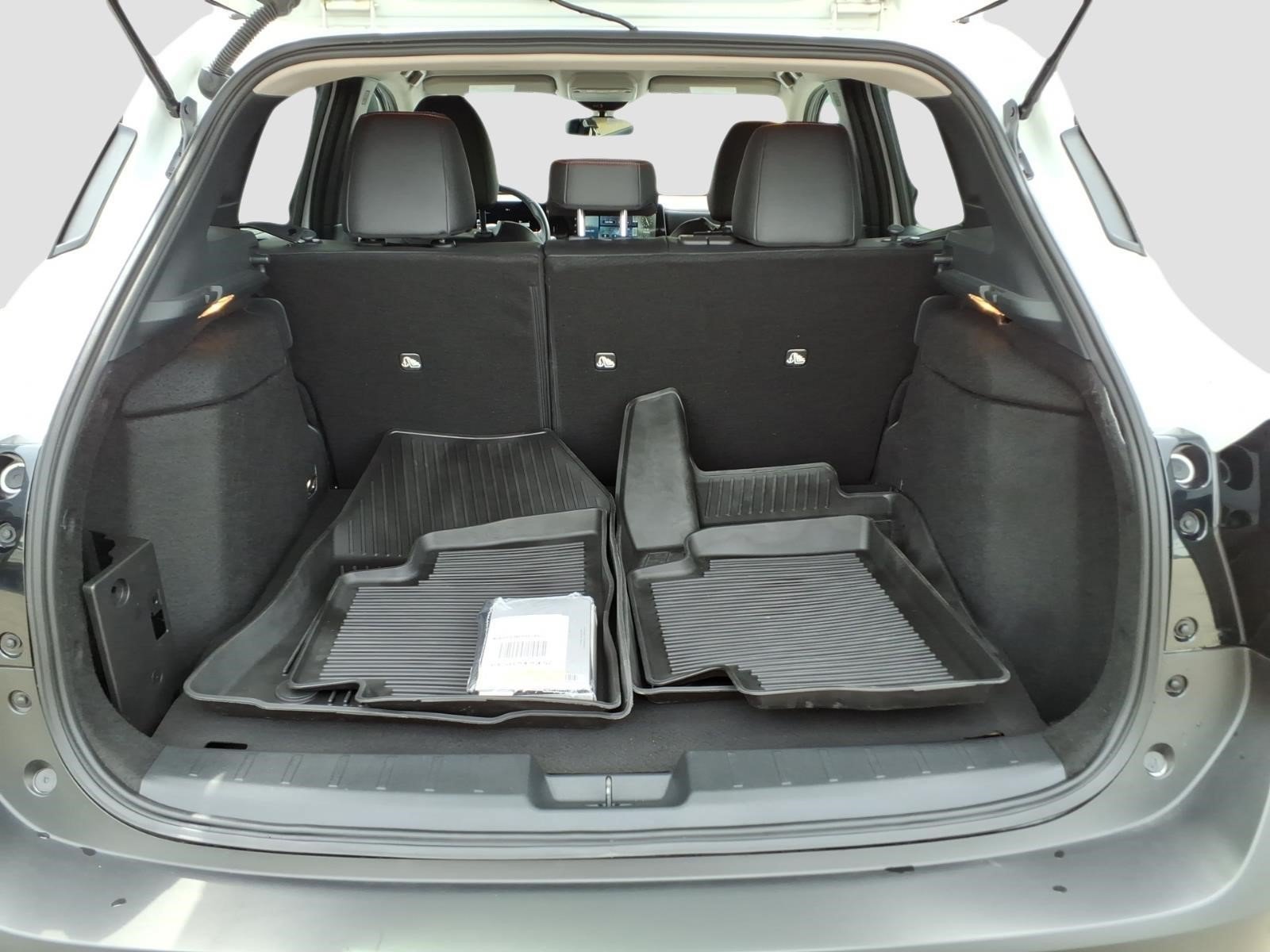 Used 2025 Aspen White Tricoat Qac Nissan SR image 15