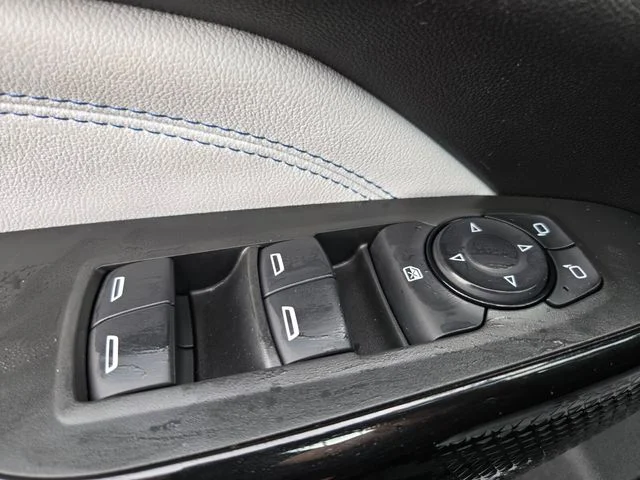 Used 2025 White Chevrolet LT image 35