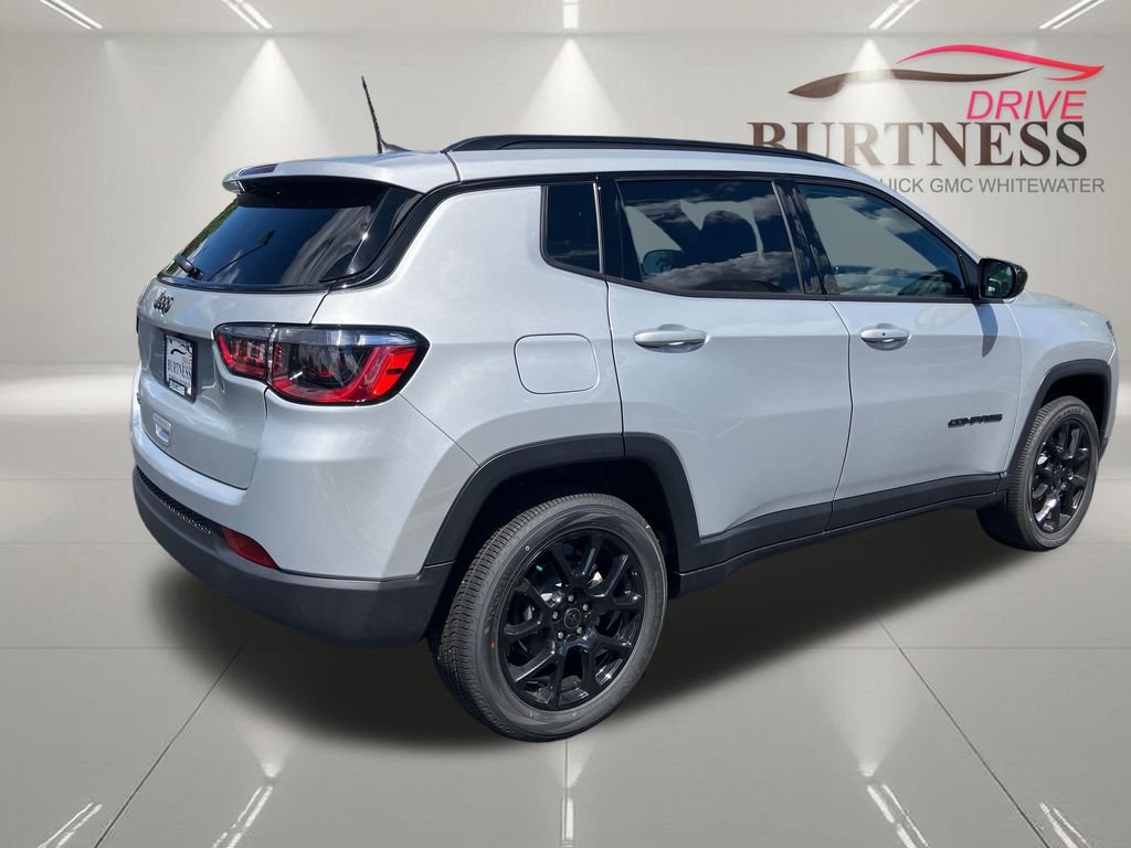 New 2026 Silver Zynith Metallic Clear-Coat Exterior Paint Jeep Latitude image 14