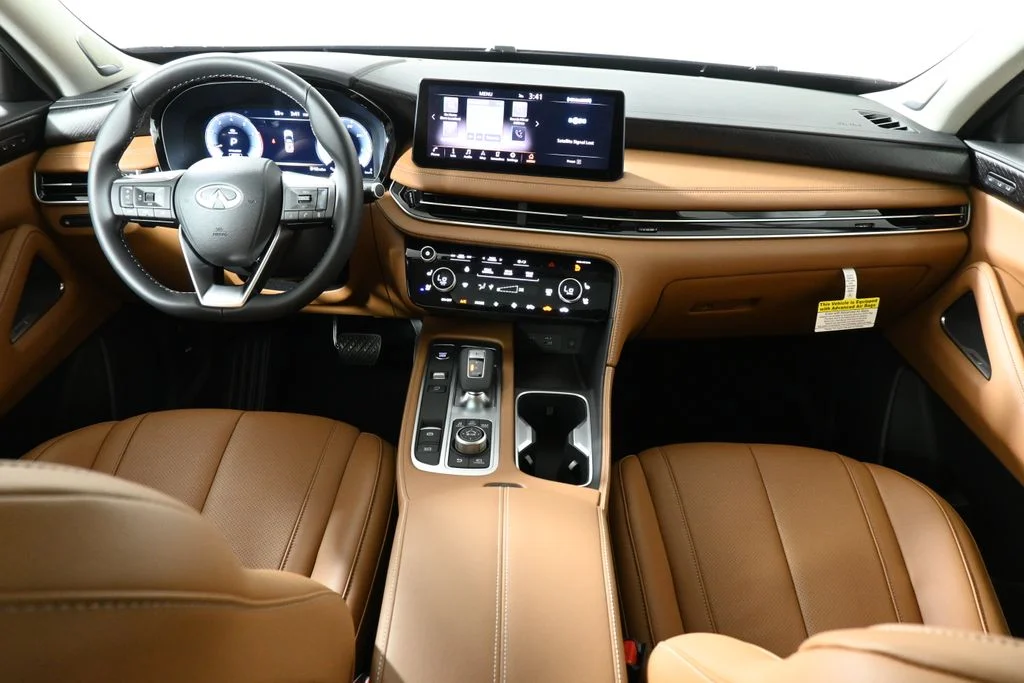 Used 2025 Black INFINITI Sensory image 4