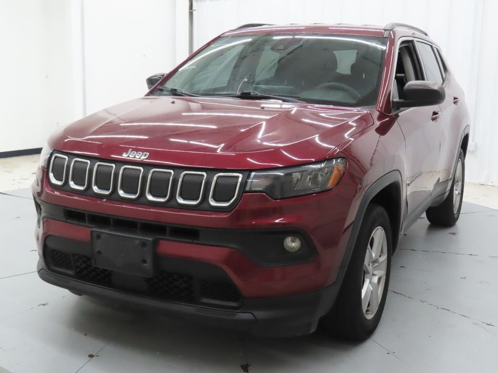 Used 2022 Red Jeep Latitude image 6