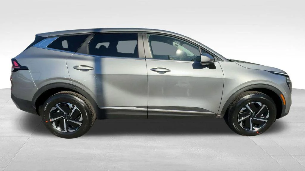 2025 Kia Sportage LX Hybrid - Photo 11
