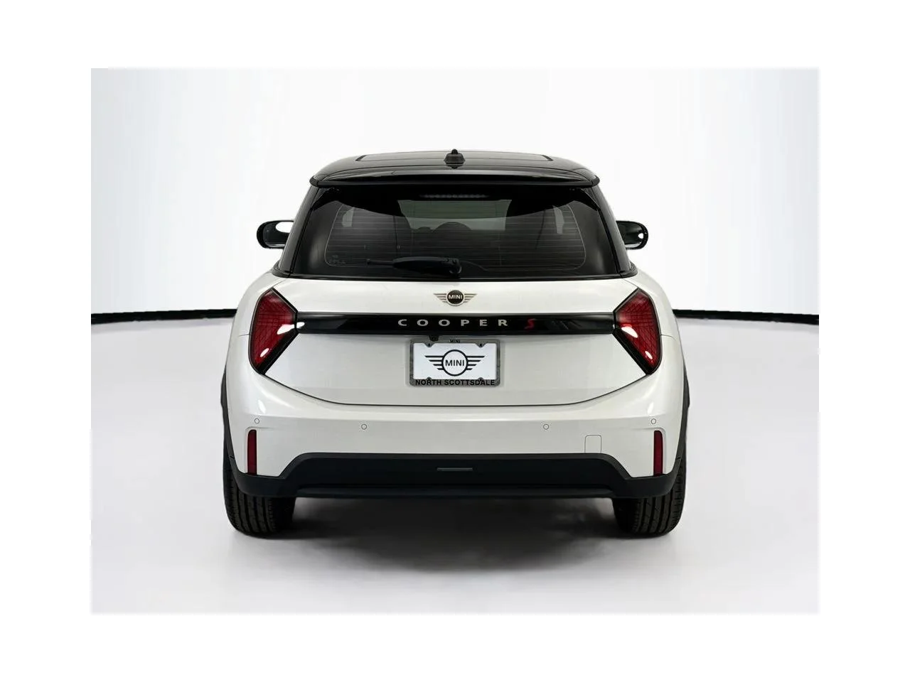New 2026 Nanuq White Metallic MINI ICONIC image 6