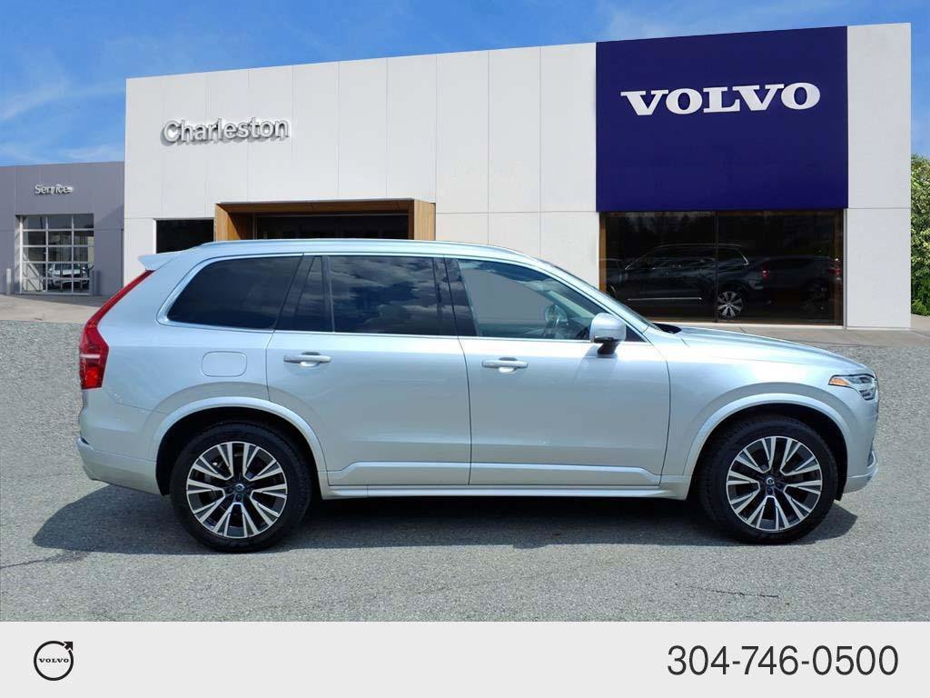 Used 2021 Bright Silver Metallic Volvo Momentum image 2