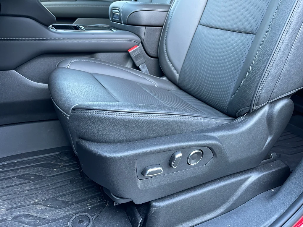 2025 GMC Yukon XL Denali - Photo 22