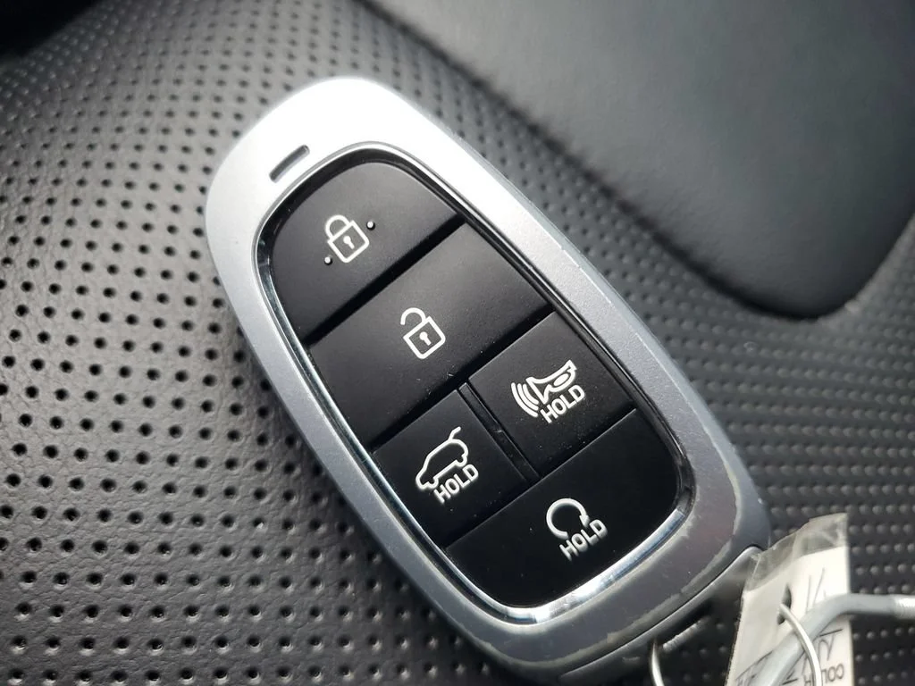 Used 2022 Red Hyundai SEL image 5