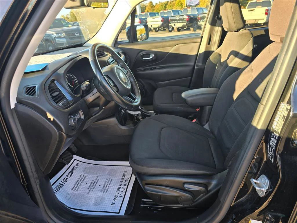 Used 2017 Black Jeep Latitude image 11