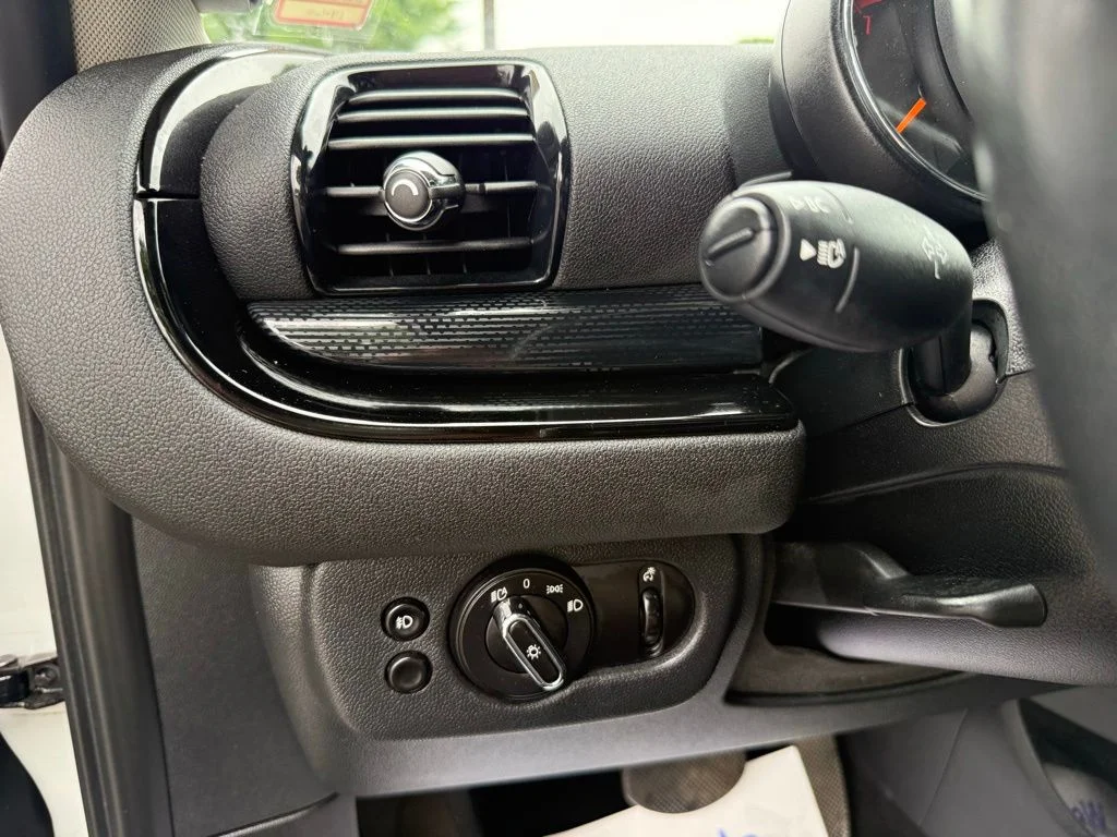 Used 2019  MINI  image 14