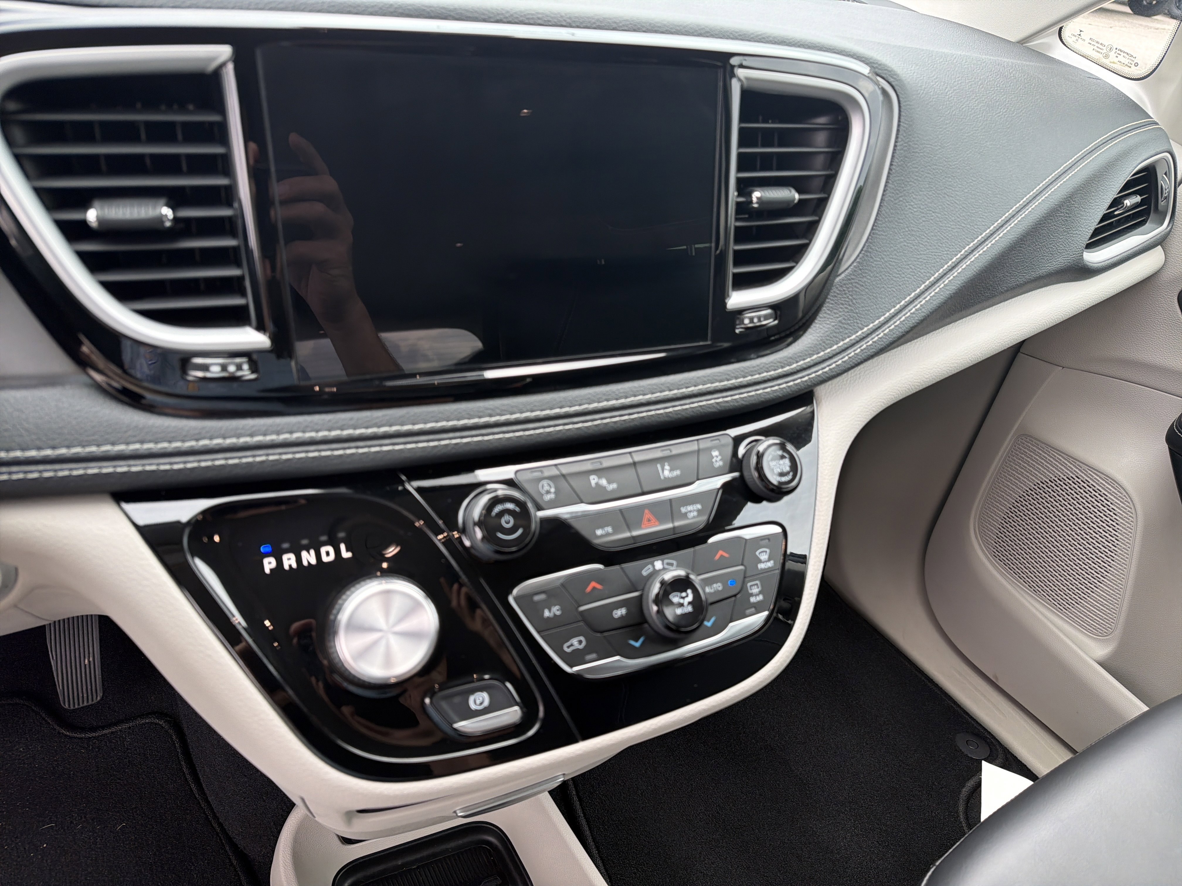 Used 2023 Granite Crystal Metallic Clearcoat Chrysler Touring L image 27