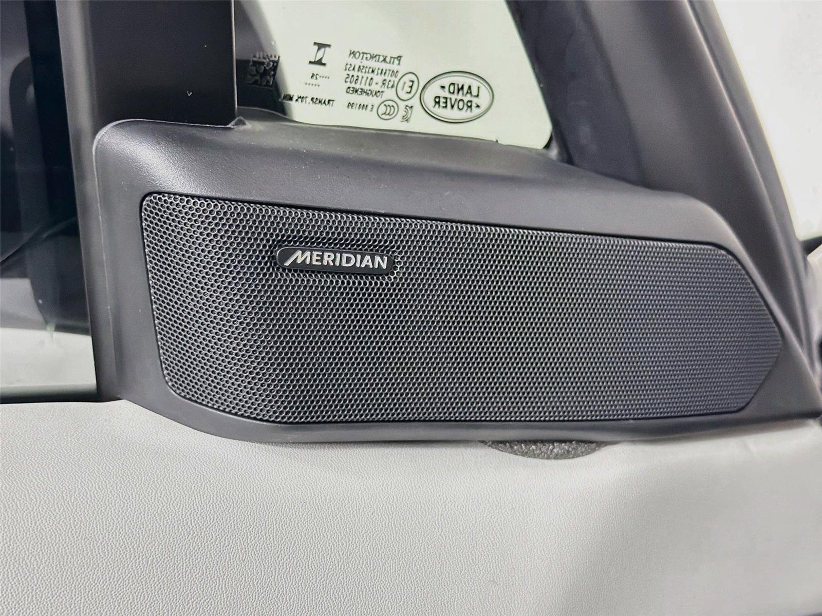 New 2026 Fuji White Land Rover Dynamic SE image 18