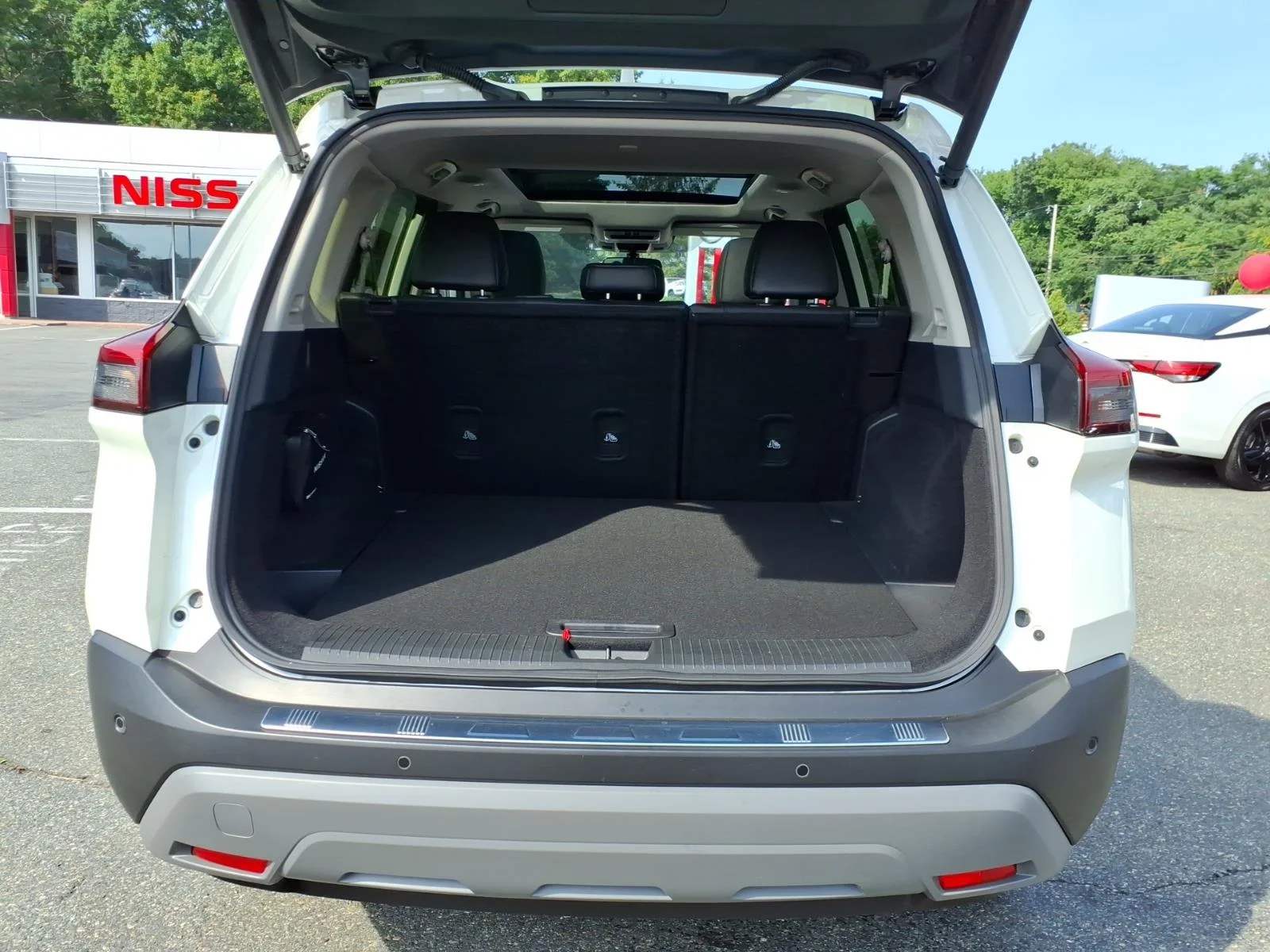 Certified Used 2023 Pearl White Tricoat Nissan SV image 16