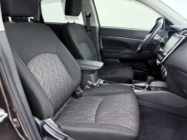 Used 2024  Mitsubishi 2.0 LE image 17