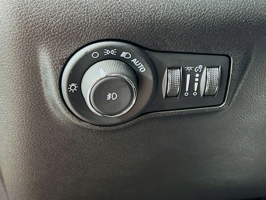 Used 2024 Red Jeep Latitude image 10