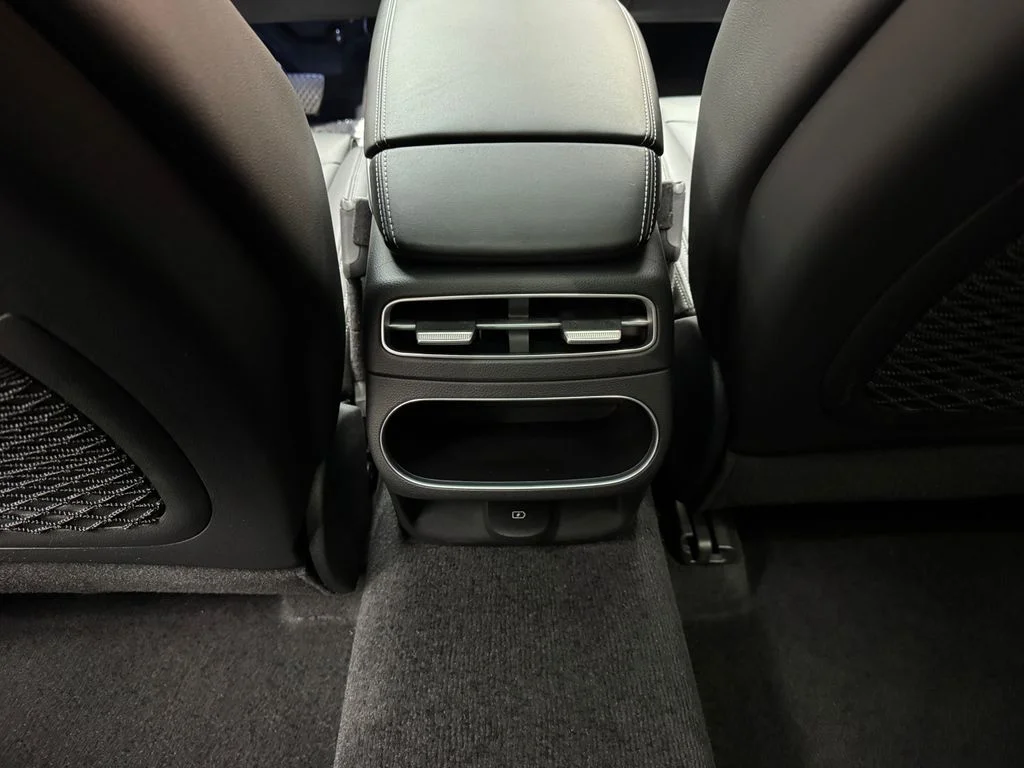 Used 2022 White Genesis 2.5T image 12