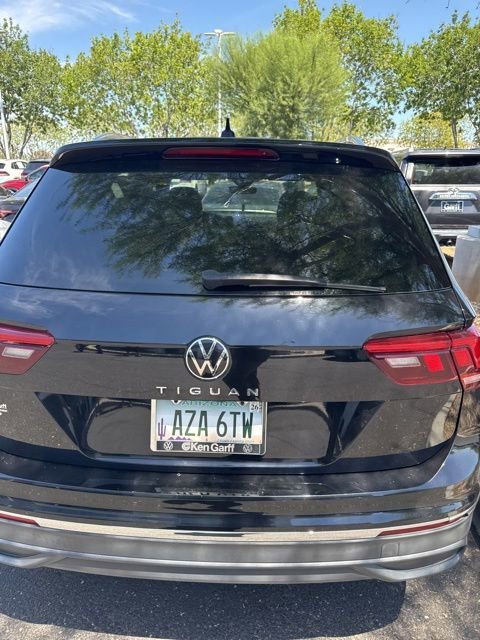 Used 2024 Deep Black Volkswagen SE image 8